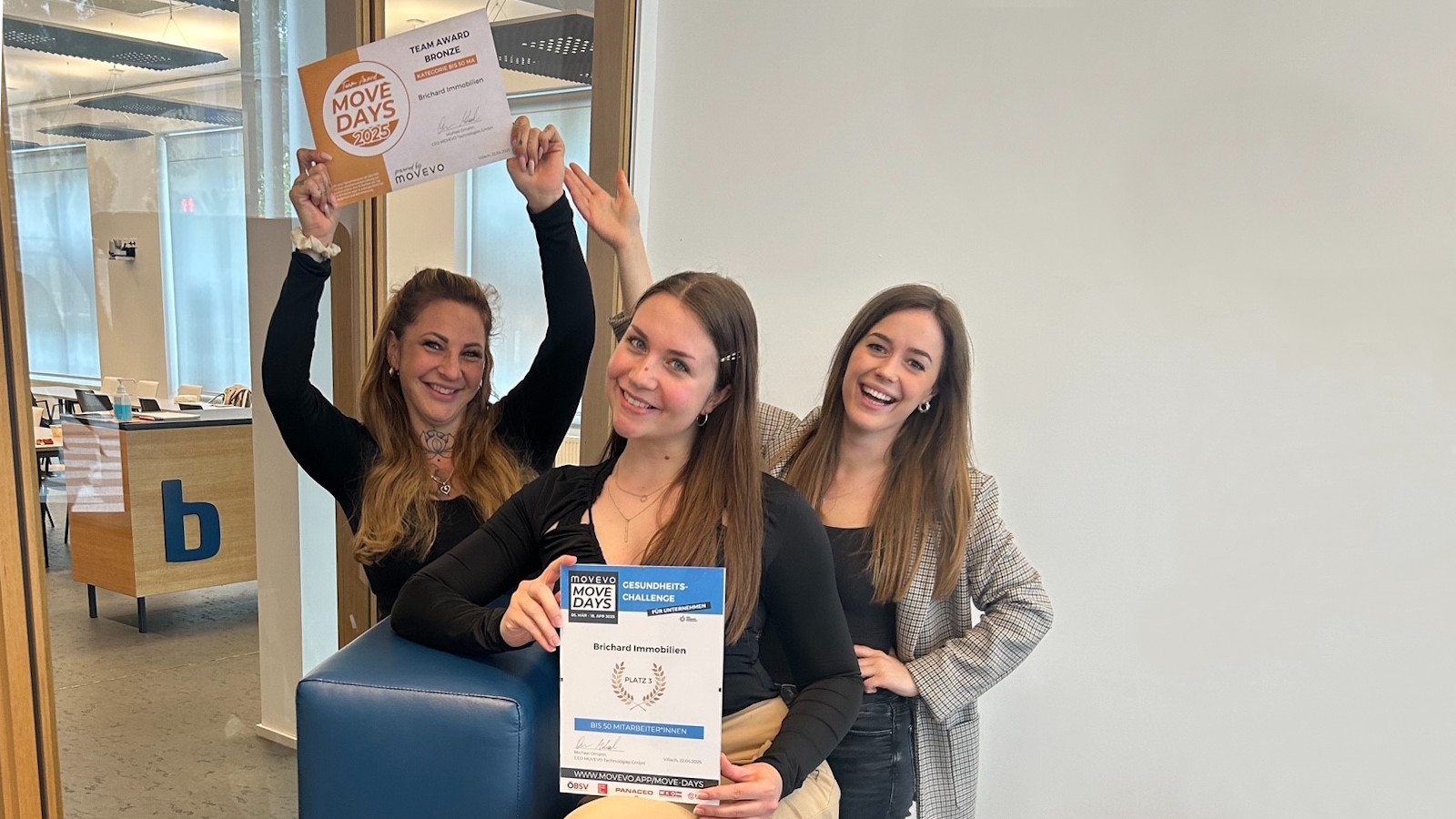 Brichard-staff-members-female-Maedels-16-9-1 drei Frauen mit dem Zertifika move days 3. platz
